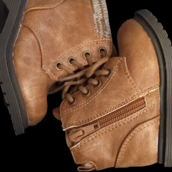 Wonderland Toddler Boots - Picture 2 of 4